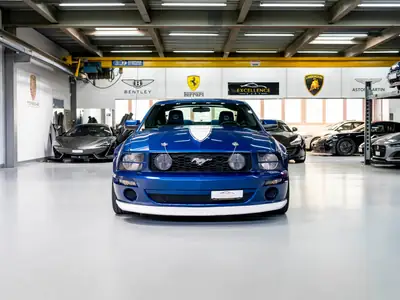 Ford Mustang Saleen H281 2008 — Muscle car collector signée Dan Gurney, 1 of 1376 — Seitenansicht
