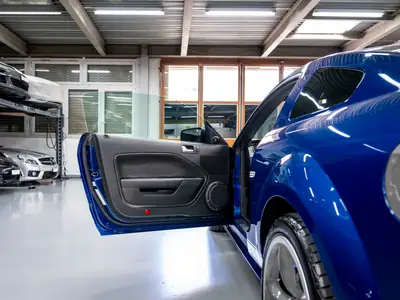 Ford Mustang Saleen H281 2008 — Muscle car collector signée Dan Gurney, 1 of 1376 — Miniatur 20