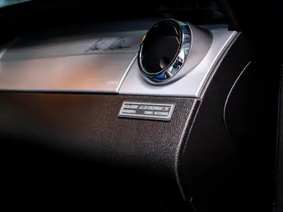 Ford Mustang Saleen H281 2008 — Muscle car collector signée Dan Gurney, 1 of 1376 — Miniatur 25