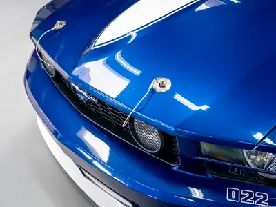Ford Mustang Saleen H281 2008 — Muscle car collector signée Dan Gurney, 1 of 1376 — Miniatur 31