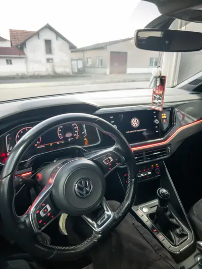 VW Polo 1.0 TSI 115 Highline — Citadine dynamique, faible kilométrage et équipée — interni