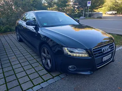 Audi A5 Coupé 2.0 TFSI Quattro — Élégance sportive et traction intégrale — exterior view