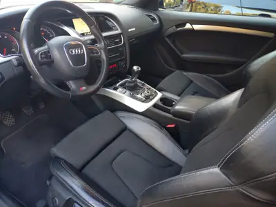 Audi A5 Coupé 2.0 TFSI Quattro — Élégance sportive et traction intégrale — rear view