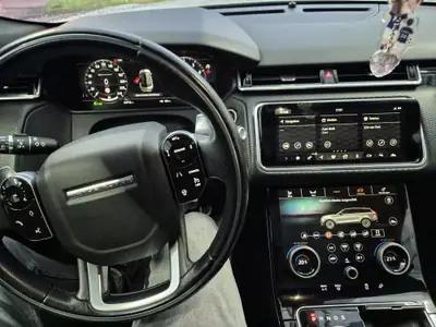 Range Rover Velar 2.0 T R-Dynamic S — SUV premium 250 ch, sans accident — interior