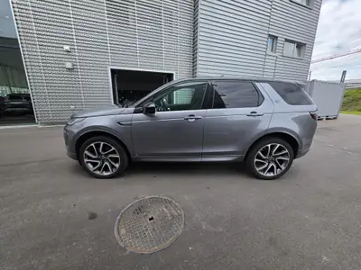 Land Rover Discovery Sport 2.0 Si4 250 — SUV 4x4 dynamique avec toit panoramique — rear view