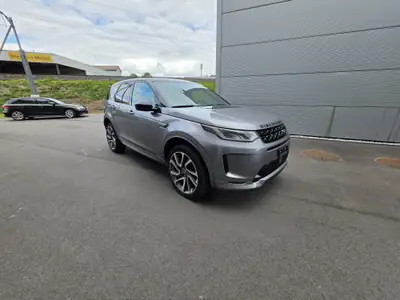 Land Rover Discovery Sport 2.0 Si4 250 — SUV 4x4 dynamique avec toit panoramique — side view