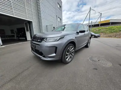 Land Rover Discovery Sport 2.0 Si4 250 — SUV 4x4 dynamique avec toit panoramique — exterior view
