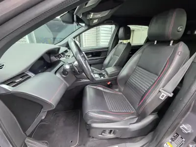 Land Rover Discovery Sport 2.0 Si4 250 — SUV 4x4 dynamique avec toit panoramique — dashboard