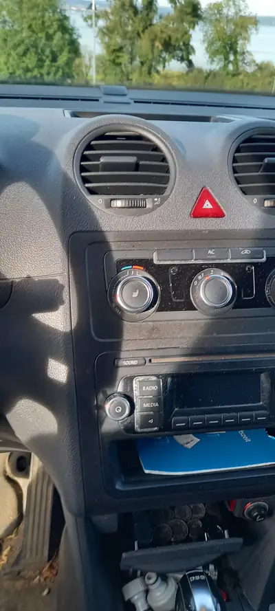 VW Caddy 1.6 TDI 102 — Utilitaire compact diesel, 75 000 km seulement — dettaglio