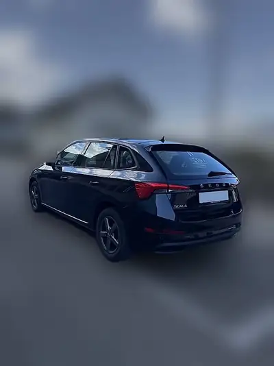 Skoda Scala 1.0 TSI 115 — Berline compacte fiable, entretien AMAG, double équipement pneus — rear view