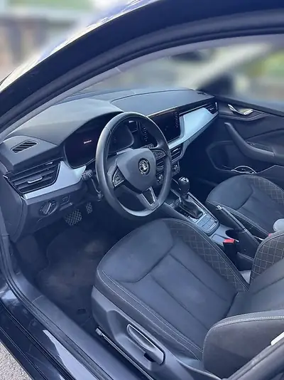 Skoda Scala 1.0 TSI 115 — Berline compacte fiable, entretien AMAG, double équipement pneus — interior