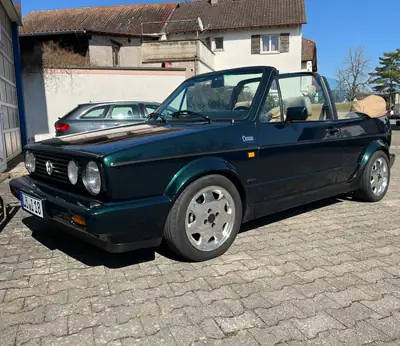 VW Golf 1.8 Cabriolet Classic Line — Décapotable vintage, cuir, moteur fiable — vue extérieure