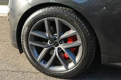 Range Rover Sport D300 MHEV — SUV premium hybride diesel, moins de 12'000 km — détail