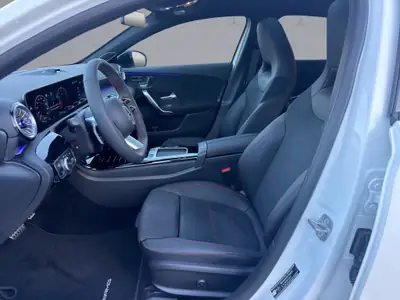 Mercedes-Benz Classe A 200 Night Star AMG Line — Berline compacte hybride, 20 km au compteur — Thumbnail 9