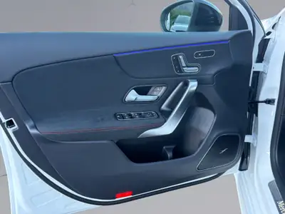 Mercedes-Benz Classe A 200 Night Star AMG Line — Berline compacte hybride, 20 km au compteur — Thumbnail 15