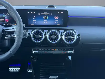 Mercedes-Benz Classe A 200 Night Star AMG Line — Berline compacte hybride, 20 km au compteur — Thumbnail 14