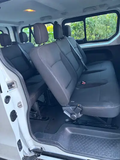 Renault Trafic 1.6 dCi 95 — Utilitaire fiable, entretien complet documenté — rear view