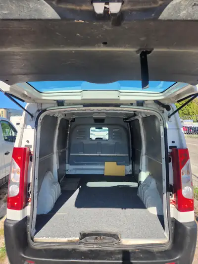 Peugeot Expert 2.0 HDI 130 — Utilitaire polyvalent, sans accident, 108 000 km — detail