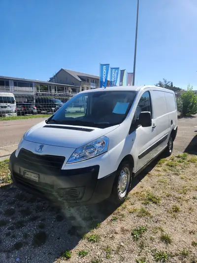 Peugeot Expert 2.0 HDI 130 — Utilitaire polyvalent, sans accident, 108 000 km — dashboard