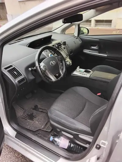 Toyota Prius Plus 1.8 VVTi HSD — Monospace hybride 7 places, consommation ultra-économe — rear view