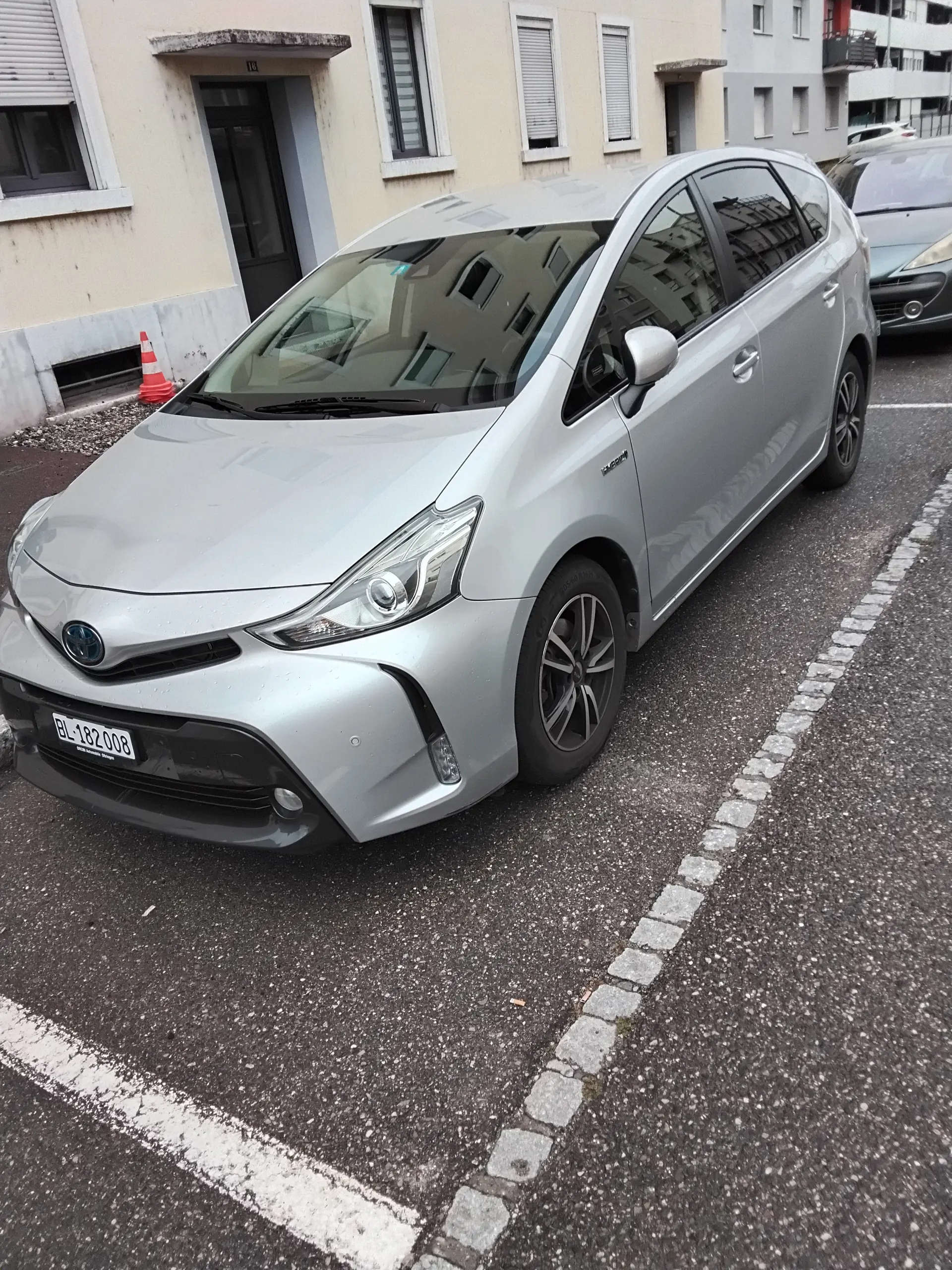 Toyota Prius Plus 1.8 VVTi HSD — Monospace hybride 7 places, consommation ultra-économe
