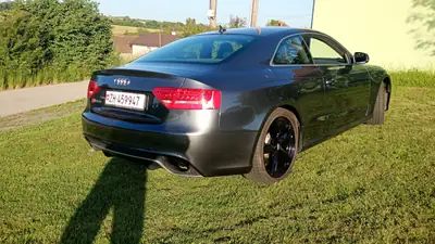Audi RS5 4.2 V8 FSI Quattro — Coupé haute performance, 450 ch purs — Heckansicht