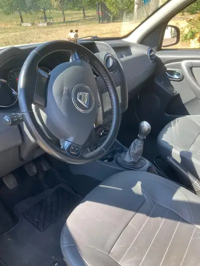 Dacia Duster 1.2 TCe Urban Explorer 4x4 — SUV polyvalent, 56 200 km, traction intégrale — Innenraum