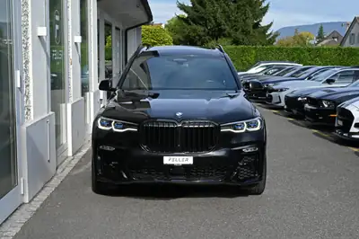 BMW X7 xDrive M50i — SUV 7 places premium, 530 ch et équipements luxe — vista posteriore