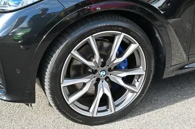 BMW X7 xDrive M50i — SUV 7 places premium, 530 ch et équipements luxe — cruscotto