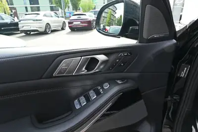BMW X7 xDrive M50i — SUV 7 places premium, 530 ch et équipements luxe — Miniatura 10