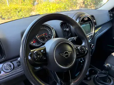MINI Countryman Cooper D ALL4 — SUV compact diesel 4x4, économique et bien équipé — Miniature 9