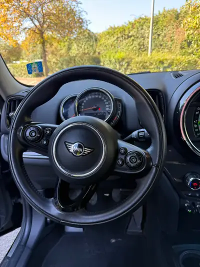MINI Countryman Cooper D ALL4 — SUV compact diesel 4x4, économique et bien équipé — Miniature 10