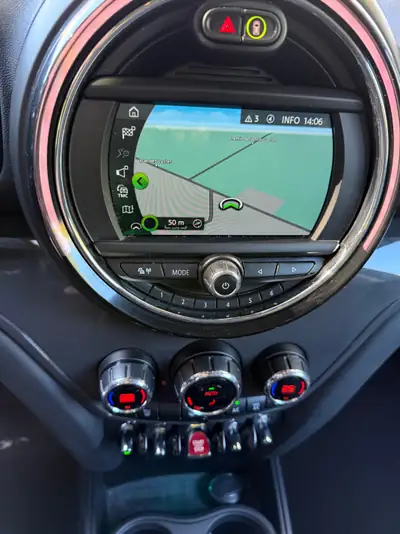MINI Countryman Cooper D ALL4 — SUV compact diesel 4x4, économique et bien équipé — Miniature 12
