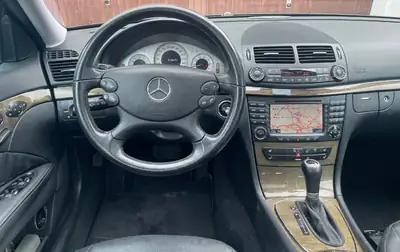 Mercedes-Benz E 350 V6 4MATIC — Berline de prestige, transmission intégrale, entretien suivi — arrière