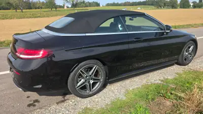 Mercedes-Benz C 200 AMG Line Cabriolet — Élégance décapotable, motorisation hybride légère — fianco