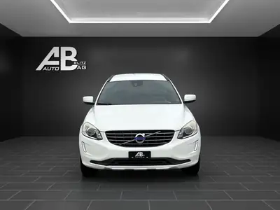 Volvo XC60 D4 Momentum — SUV robuste diesel, 181 ch, historique sans sinistre — exterior view