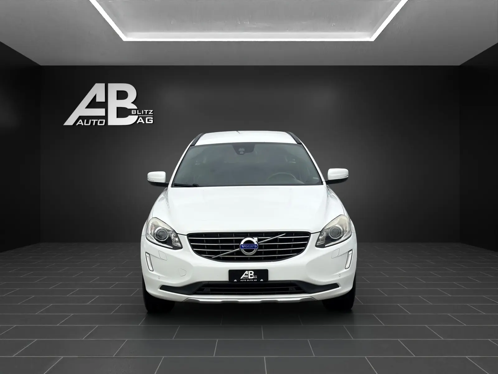 Volvo XC60 D4 Momentum — SUV robuste diesel, 181 ch, historique sans sinistre