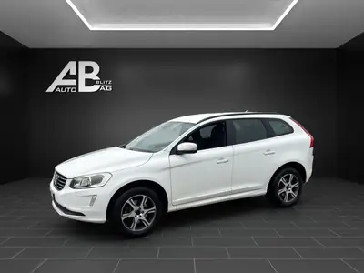 Volvo XC60 D4 Momentum — SUV robuste diesel, 181 ch, historique sans sinistre — side view
