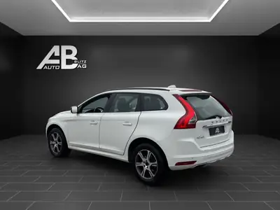 Volvo XC60 D4 Momentum — SUV robuste diesel, 181 ch, historique sans sinistre — rear view