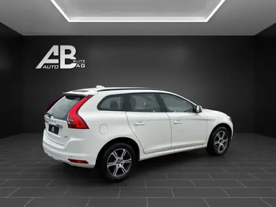 Volvo XC60 D4 Momentum — SUV robuste diesel, 181 ch, historique sans sinistre — dashboard