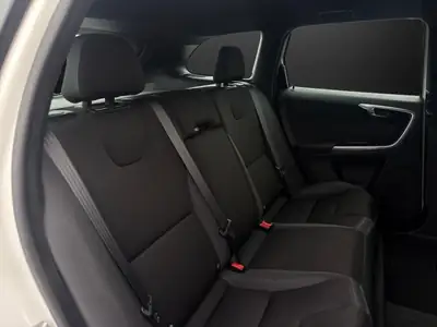 Volvo XC60 D4 Momentum — SUV robuste diesel, 181 ch, historique sans sinistre — Thumbnail 12