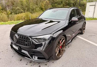 Mercedes-Benz GLC 63 AMG S E Performance — Hybride rechargeable 680 ch, entièrement équipé — side view
