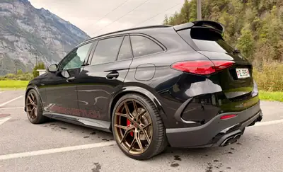 Mercedes-Benz GLC 63 AMG S E Performance — Hybride rechargeable 680 ch, entièrement équipé — exterior view