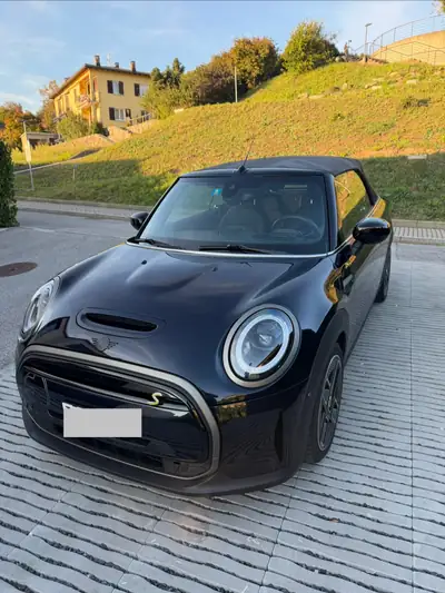 MINI Cooper SE Limited Edition — Cabriolet électrique, seulement 32 exemplaires en Suisse — vue extérieure