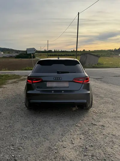 Audi RS3 2.5 T FSI Quattro — Berline haute performance, freinage neuf — rear view