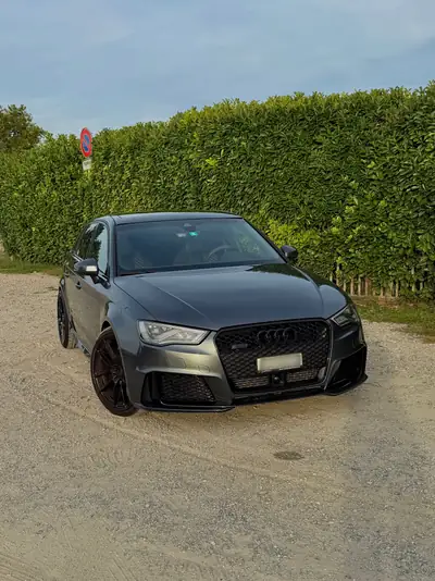 Audi RS3 2.5 T FSI Quattro — Berline haute performance, freinage neuf — interior