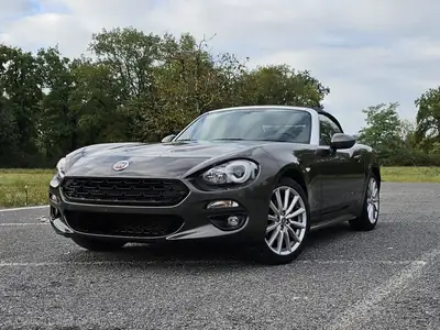 Fiat 124 Spider 1.4 MultiAir Lusso — Cabriolet rétro, 140 ch, très bien entretenu — vue extérieure