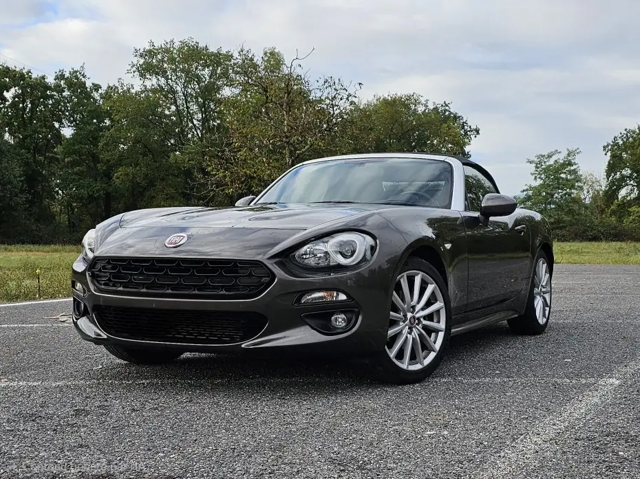 Fiat 124 Spider 1.4 MultiAir Lusso — Cabriolet rétro, 140 ch, très bien entretenu