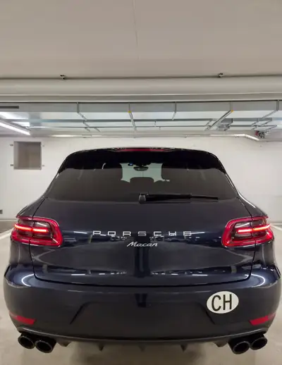 Porsche Macan 2.0 — SUV sportif 252 ch, toutes roues motrices, entretien optimal — rear view