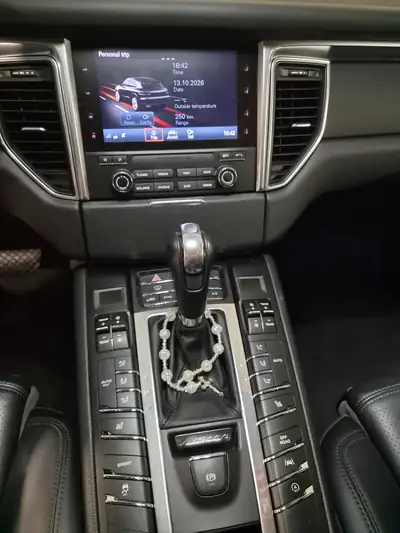 Porsche Macan 2.0 — SUV sportif 252 ch, toutes roues motrices, entretien optimal — detail